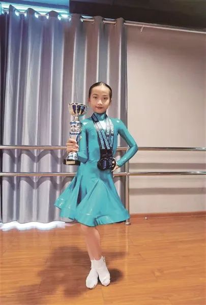 柳州10岁女孩，斩获国际大赛“三冠一亚”！