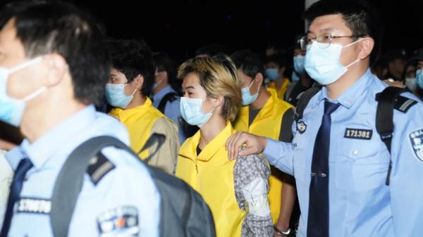 昨晚，148名缅北电诈犯罪嫌疑人被押解至义乌！