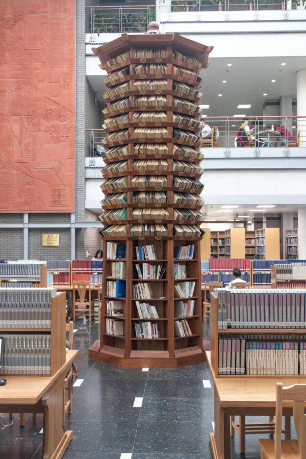 为什么大学图书馆门口楼梯这么多？“知识以一种很新的方式进到我的脑子里”