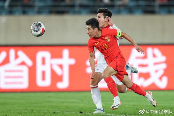 国足主帅回应使用“年轻球员”