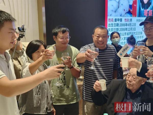 曾悬赏百万如今寻子成功！武汉妈妈高调举办答谢宴，原因让人动容