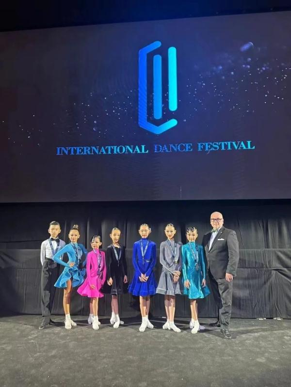 柳州10岁女孩，斩获国际大赛“三冠一亚”！