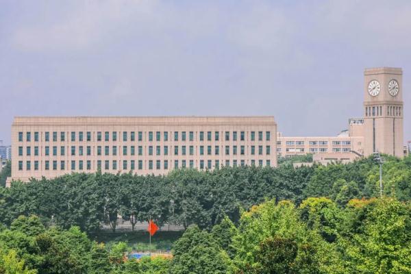 为什么大学图书馆门口楼梯这么多？“知识以一种很新的方式进到我的脑子里”