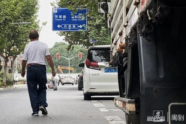 上海市民路边停车欠费6000元，毫不知情还没有提醒！有人停车14秒被收15元