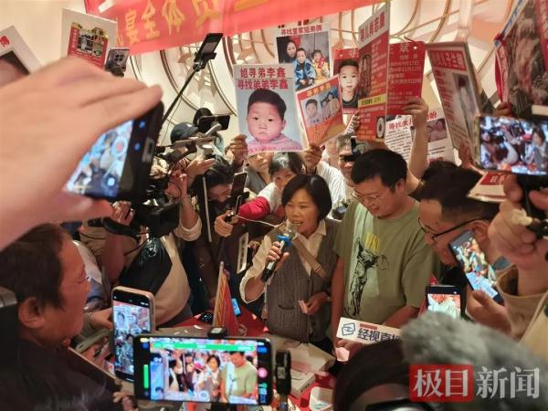 曾悬赏百万如今寻子成功！武汉妈妈高调举办答谢宴，原因让人动容