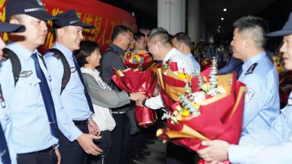 昨晚，148名缅北电诈犯罪嫌疑人被押解至义乌！