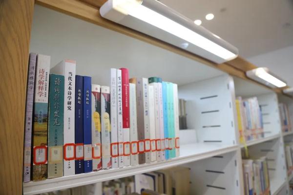 为什么大学图书馆门口楼梯这么多？“知识以一种很新的方式进到我的脑子里”