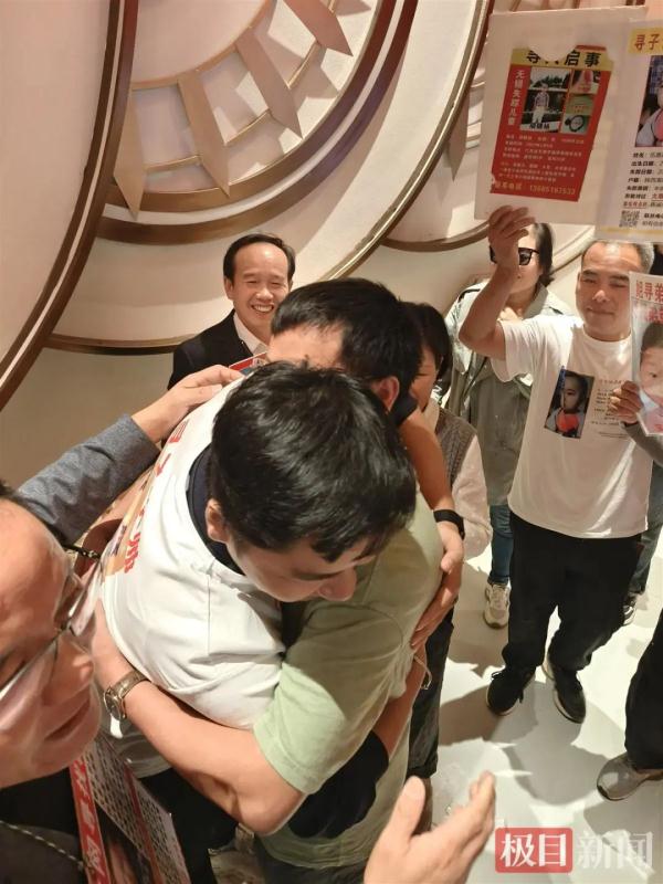 曾悬赏百万如今寻子成功！武汉妈妈高调举办答谢宴，原因让人动容