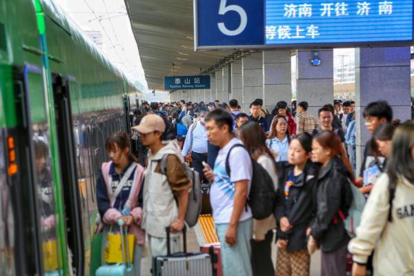 增开、优化列车开行,国铁济南局10月11日起实行新列车运行图 增开、优化列车开行,国铁济南局10月11日起实行新列车运行图