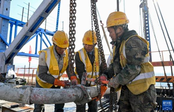 集通铁路电气化改造工程最大跨度刚构连续梁合龙