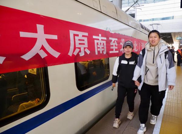 太原首开经大同张家口至北京高铁动车