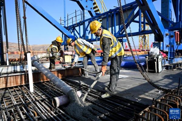 集通铁路电气化改造工程最大跨度刚构连续梁合龙