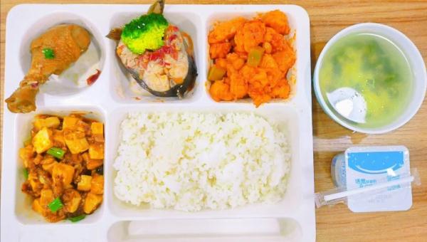 想吃螃蟹？！这一高校：“安排！每人6只！”