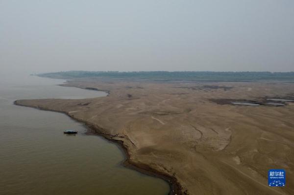 巴西亚马孙河干流索利蒙伊斯河段旱情