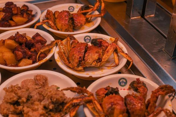 想吃螃蟹？！这一高校：“安排！每人6只！”