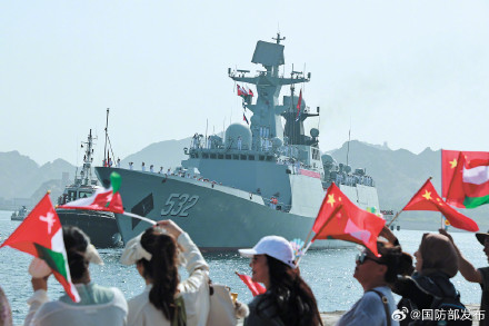 海军第44批护航编队抵达阿曼进行友好访问 海军第44批护航编队抵达阿曼进行友好访问