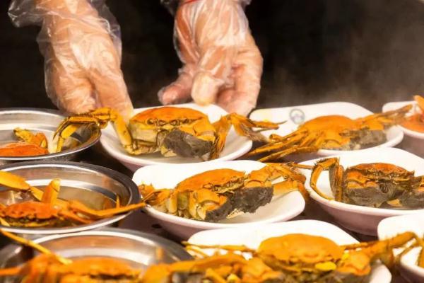 想吃螃蟹？！这一高校：“安排！每人6只！”