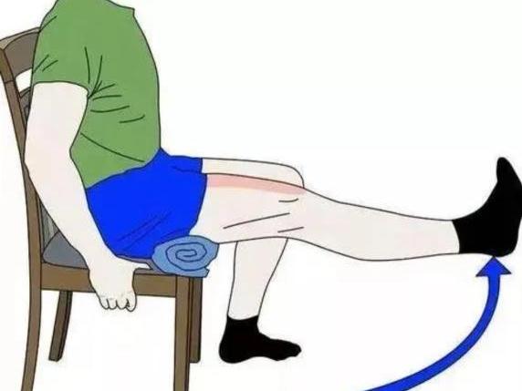 走路时突然腿软是病吗？医生提醒：这5个行为“很伤膝”