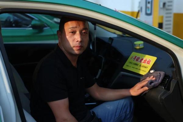 一年多免费接送近300人，这位郑州的哥温暖全国患者