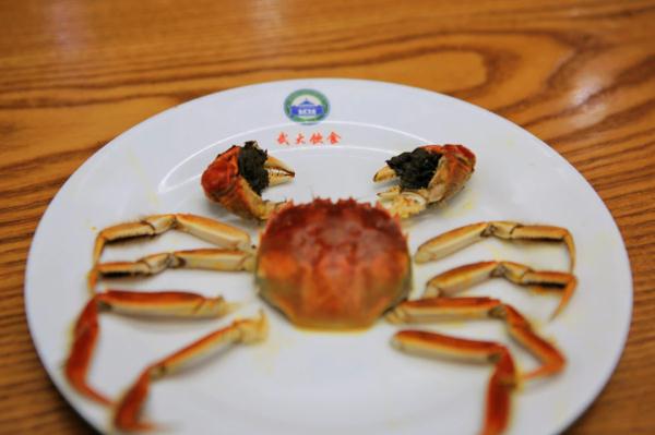 想吃螃蟹？！这一高校：“安排！每人6只！”