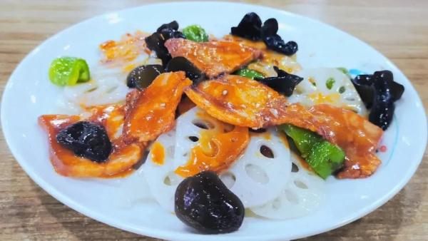 想吃螃蟹？！这一高校：“安排！每人6只！”