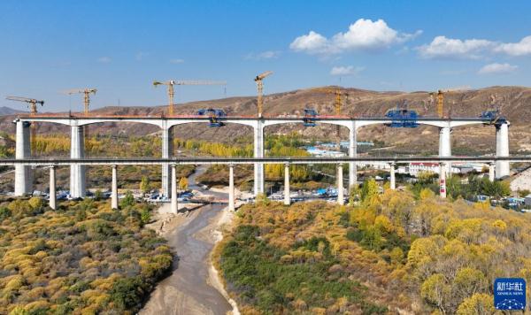 集通铁路电气化改造工程最大跨度刚构连续梁合龙