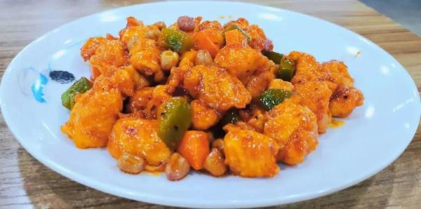 想吃螃蟹？！这一高校：“安排！每人6只！”