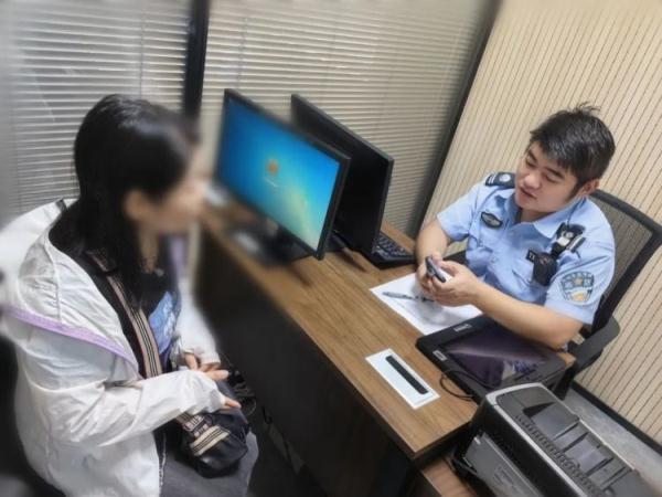 “什么保险这么贵，每月扣费7000元！”接到电话后，女子急了