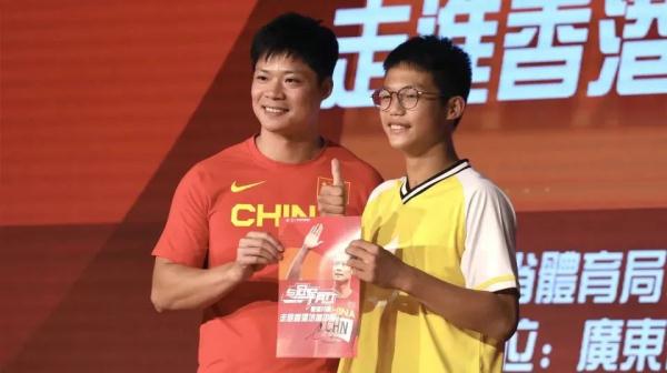 在香港,苏炳添透露了自己夺冠的“秘诀”→ 在香港,苏炳添透露了自己夺冠的“秘诀”→