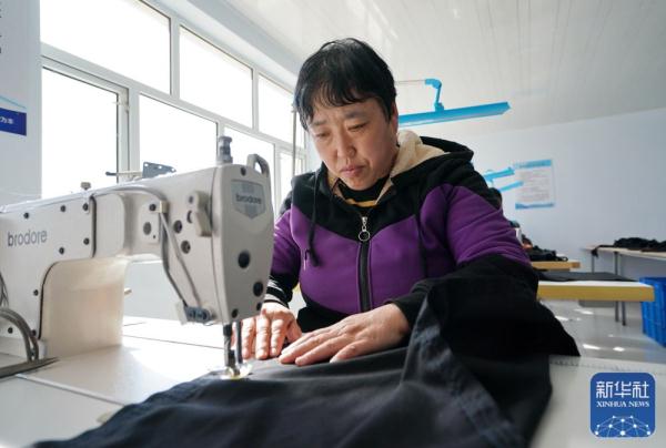河北康保：乡村“微工厂”促就业助振兴