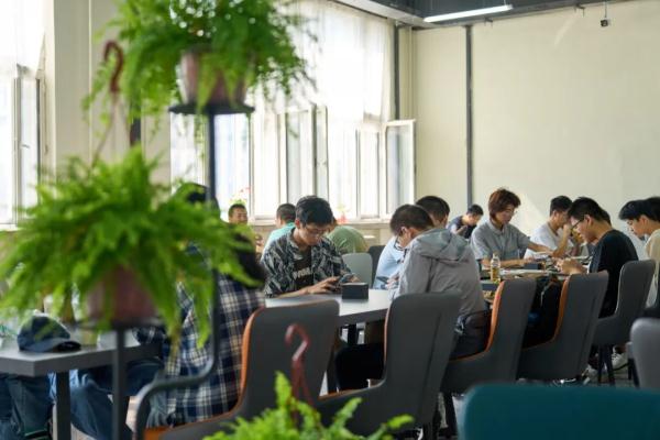 想在食堂吃点啥？“留下言，学校给你安排！”