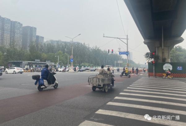 “不说了，我赶紧闯红灯~”！北京非机动车乱象调查