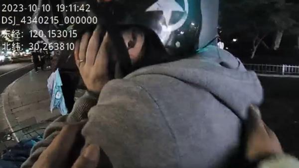“我只能活3年了”杭州女子在街边崩溃…没想到下一秒! “我只能活3年了”杭州女子在街边崩溃…没想到下一秒!