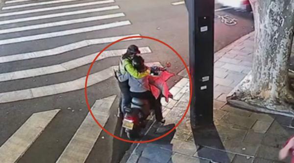 “我只能活3年了”杭州女子在街边崩溃…没想到下一秒! “我只能活3年了”杭州女子在街边崩溃…没想到下一秒!