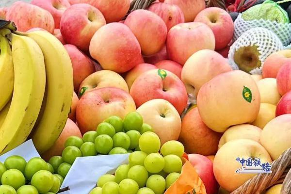 又见拎泡沫箱坐高铁，这波是“鲜货”