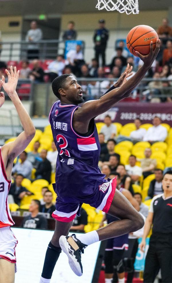 CBA季前赛：广州龙狮胜江苏肯帝亚