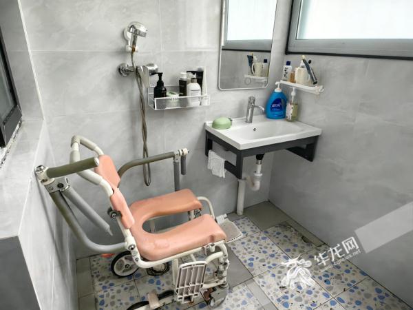 忍不住点赞!重庆一高校为轮椅女孩量身定制“无障碍宿舍” 忍不住点赞!重庆一高校为轮椅女孩量身定制“无障碍宿舍”