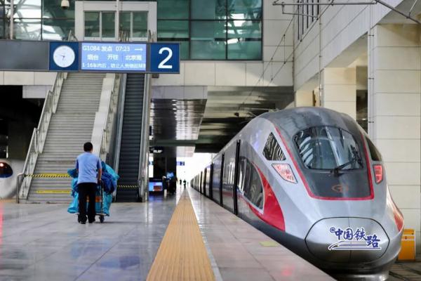 又见拎泡沫箱坐高铁，这波是“鲜货”