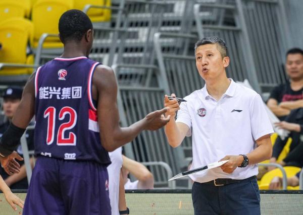 CBA季前赛：广州龙狮胜江苏肯帝亚