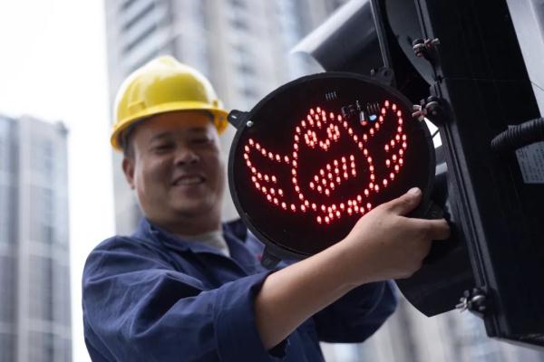 “飞飞”上岗！杭州亚残运村红绿灯换新