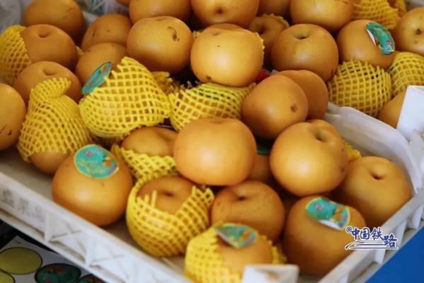 又见拎泡沫箱坐高铁，这波是“鲜货”