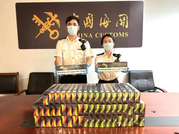 广州海关查获旅客违规携带水烟果燃（俗称“阿拉伯水烟”）烟膏进境