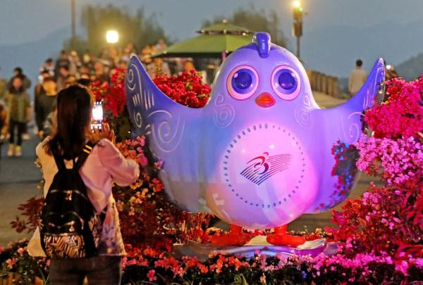 飞飞上岗杭州亚残运村红绿灯换新