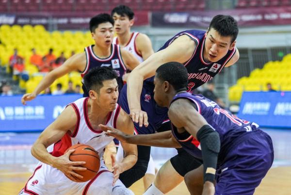 CBA季前赛：广州龙狮胜江苏肯帝亚