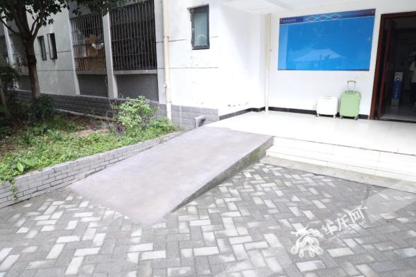 忍不住点赞!重庆一高校为轮椅女孩量身定制“无障碍宿舍” 忍不住点赞!重庆一高校为轮椅女孩量身定制“无障碍宿舍”