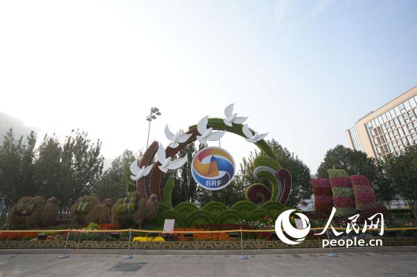 喜迎“一带一路”国际合作高峰论坛 北京街头“氛围感”拉满 喜迎“一带一路”国际合作高峰论坛 北京街头“氛围感”拉满