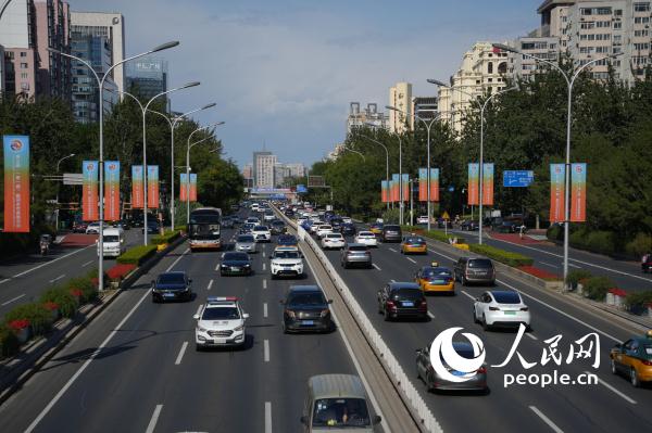 喜迎“一带一路”国际合作高峰论坛 北京街头“氛围感”拉满 喜迎“一带一路”国际合作高峰论坛 北京街头“氛围感”拉满