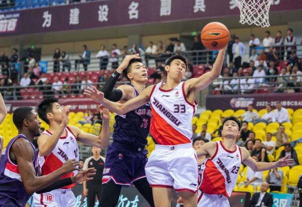 CBA季前赛：广州龙狮胜江苏肯帝亚