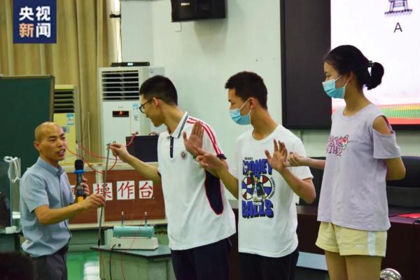 起猛了!这是“银角大王”在上课吧 起猛了!这是“银角大王”在上课吧