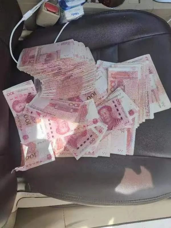 伙同他人自制并贩卖上头电子烟吸毒前科男再被抓